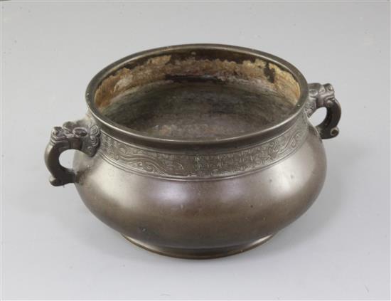 A Chinese bronze censer, gui, 17th/18th century, width 19cm